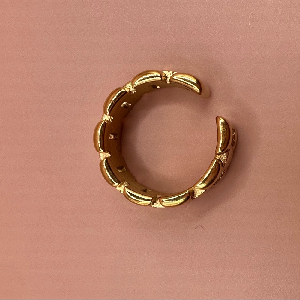 Golden ring - Picture 4 of 6